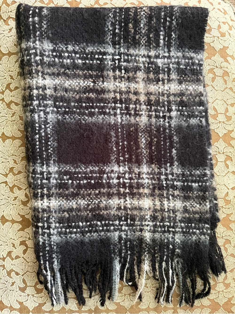 Lg. Steve Madden Wrap - NWOT